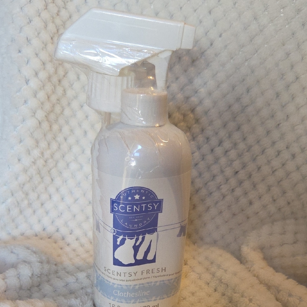 Scentsy Fresh Fabric Spray - White and Blue